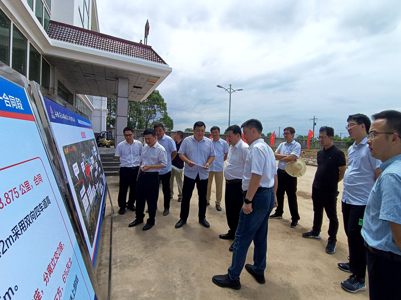 省鐵投公司副總經(jīng)理、蕪銅公路公司、皖江公司董事長劉允超一行到銅商高速項(xiàng)目調(diào)研指導(dǎo)工作1